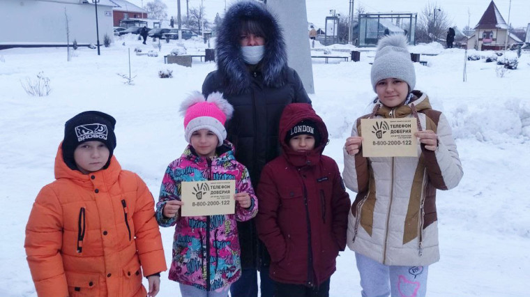 В рамках Единого дня безопасности специалисты отделения профилактики безнадзорности несовершеннолетних Центра социального обслуживания населения Татищевского района провели беседу с детьми на тему "Телефон доверия". В рамках Единого дня безопасности специалисты отделения профилактики безнадзорности несовершеннолетних Центра социального обслуживания населения Татищевского района провели беседу с детьми на тему "Телефон доверия".