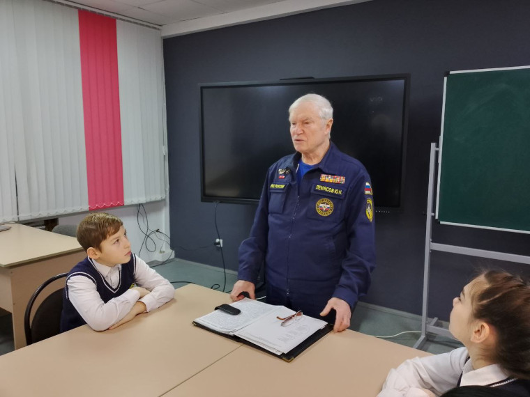 Сегодня в школе с. Вязовка прошло военно-патриотическое мероприятие. Сегодня в школе с. Вязовка прошло военно-патриотическое мероприятие.